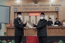 Bupati dan Ketua DPRD...
