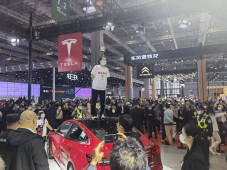 Dendam, Tesla China...