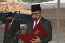 Pimpin Doa di Lubang...