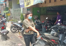 Berkunjung ke Rumah...