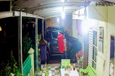 Terekam CCTV, 2 Pencuri...