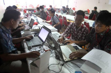 Industri Pengguna AI...