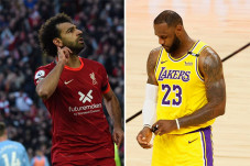 LeBron James Terpukau...