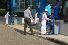 Jaga Sterilisasi, Sepatu...