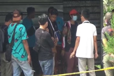 Ibu dan Anak Gadisnya...