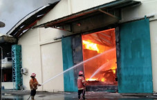 Dua Pabrik di Gresik...