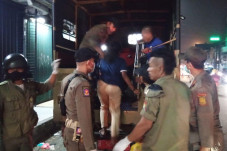 Puluhan Gelandangan...
