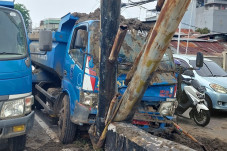 Sopir Ngantuk, Truk...