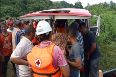 Hendak Ikut Pesta Pernikahan...
