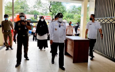 Taufan Pawe Ajak Pertahankan...