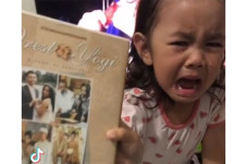 Bocah Ini Mendadak Nangis...