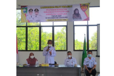 Kini, Warga Kecamatan...