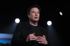 Tesla Berencana Geser...