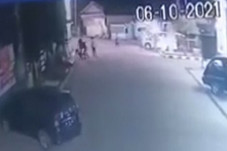 Viral! Terekam CCTV...