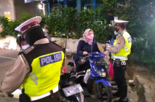 Keluyuran Malam-malam...