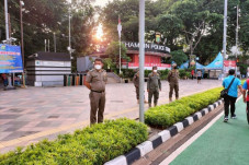 Minggu Pagi, Satpol...