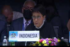 HUT ke-60, Menlu Ajak...