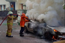 Mobil Terbakar di Kebayoran...