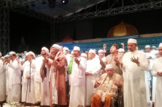 Maulid Nabi: Barzanji,...