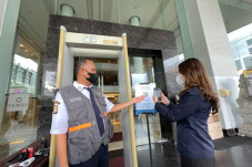 Masuk Mal dan Hotel...