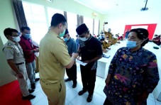 Bupati Pangkep Bagikan...