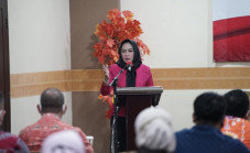 Bupati Winarti Membuka...