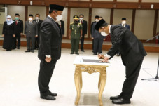 Anies Ganti 2 Wali Kota...