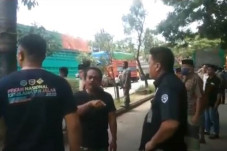 Diblokade Puluhan Sopir...