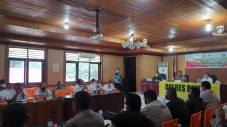 Penambang Emas Ilegal...