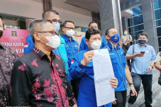 Sambangi Kemenkumham,...