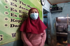Berkunjung ke Warteg...