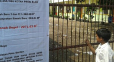 Digembok Preman, Belasan...
