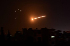 Israel Bombardir Suriah,...