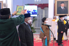 Pengangkatan Dewan Pengarah...