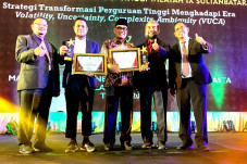 Raih LLDikti Award 2021,...