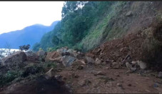 Gempa M4,8 Sebabkan...