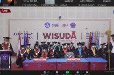 Gelar Wisuda, Direktur...