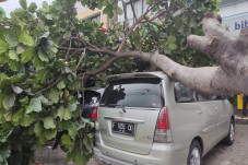 Horor Hujan Angin di...