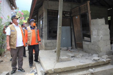 Tinjau Lokasi Gempa...