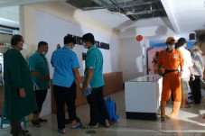 Diterjang Hujan, Plafon...