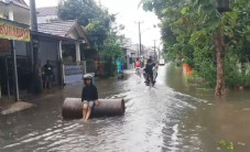 Hujan Deras Rendam Perumahan...