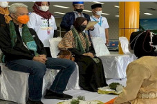 Ganjar Pranowo Seruput...