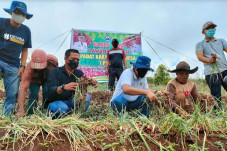 Ilham Azikin Tampung...