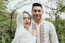 Siti Badriah Hamil Anak...