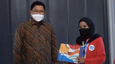 Mahasiswi Undip Geser...