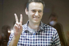 Berani Menentang Putin,...