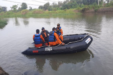 Berenang di Sungai Pait...