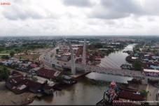 Resmikan Jembatan Sei...