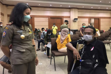 Sudah Vaksin, Pria Disabilitas...