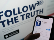 Truth Social Medsos...